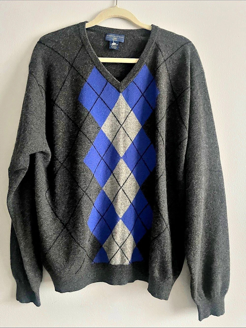 c Joseph & Lyman 100% Cashmere Argyle V-Neck Sweater in gray/ blue size XL